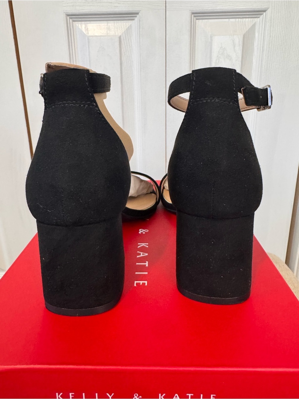 Kelly & Katie Women’s Black Ankle-Strap Block Heel Microsuede Sandals Size 6W - Picture 7 of 8